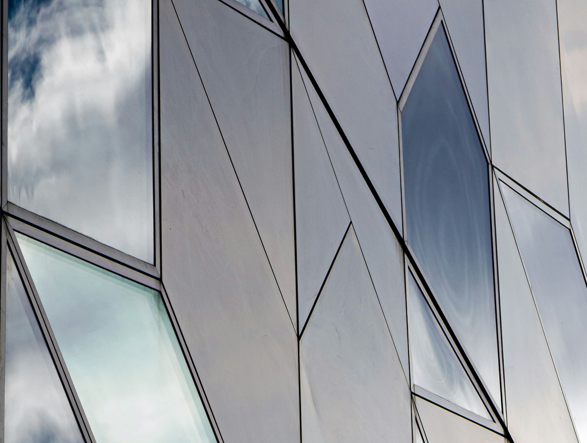 dmytro-yarish-w2kj2xgMXKg-unsplash (1)